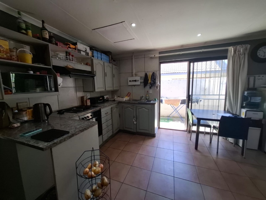 To Let  Bedroom Property for Rent in Safari Gardens North West